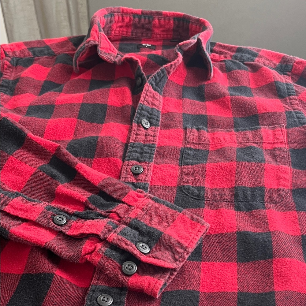 Uniqlo Men's Red and Black Checked Shirt - Picture 4 of 5